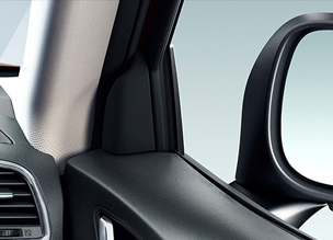 子どもを発見しやすいAピラーとドアミラー配置